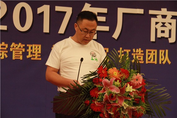 04、大连久祥商贸总经理李洪祥发言.jpg