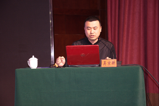 04、吴京耕谈政府工作报告体会.jpg